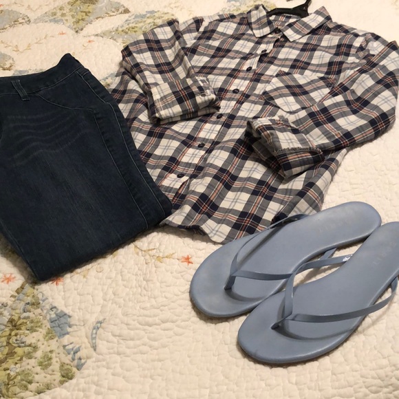 Signature Studio Denim - Women’s size 10 signature studio